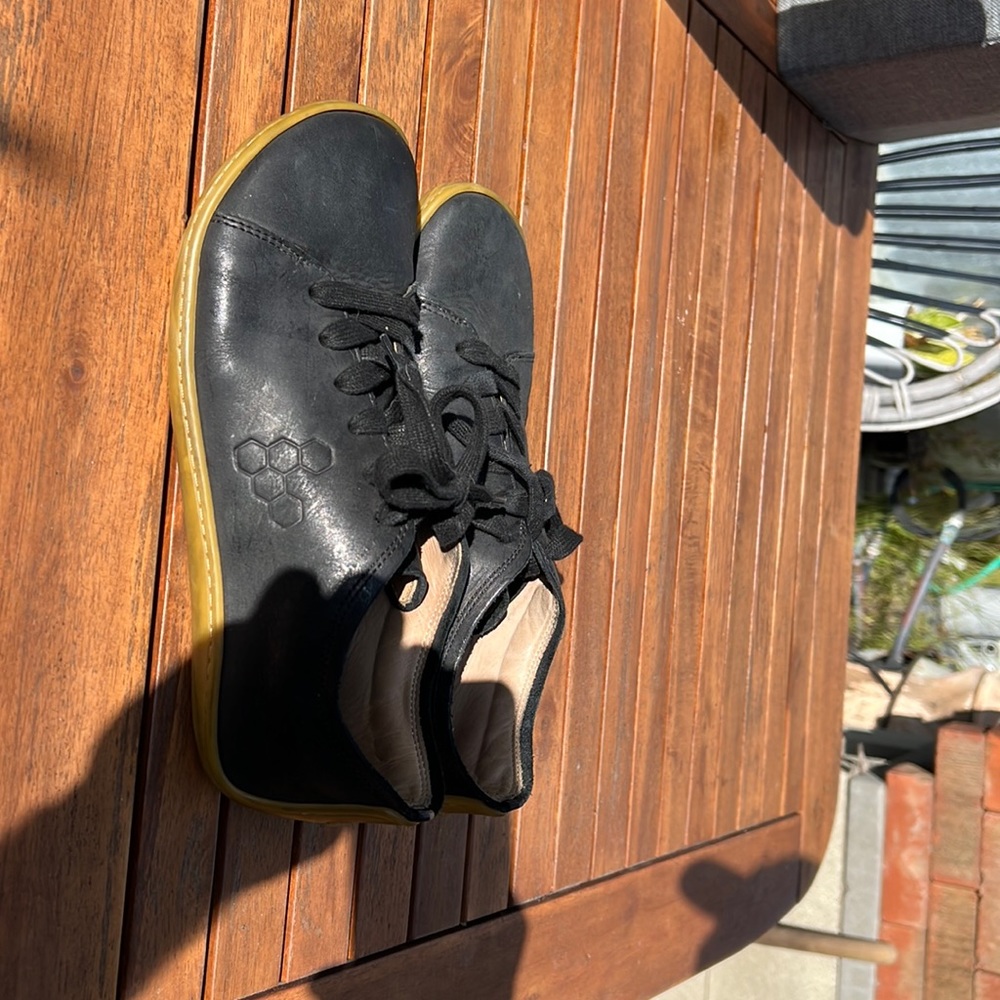 Vivibarefoot addis shoes size 41m